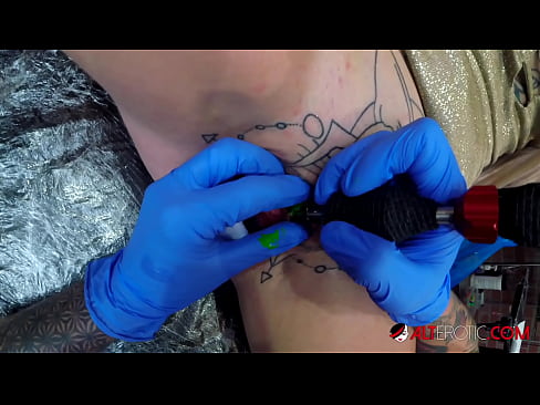❤️ Extreem getatoeëerde hottie Sully Savage kreeg een tatoeage op haar clitoris ❤️ Porno at us nl.bsglass.ru